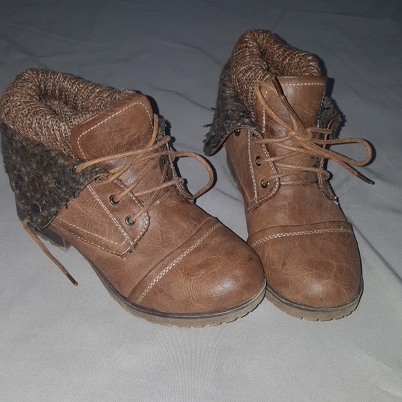 Shoes - Tan boot shoes